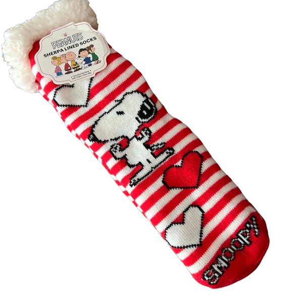 Peanuts Accessories - Valentines Snoopy Peanuts slipper socks Sherpa lined non-slip hearts striped NWT